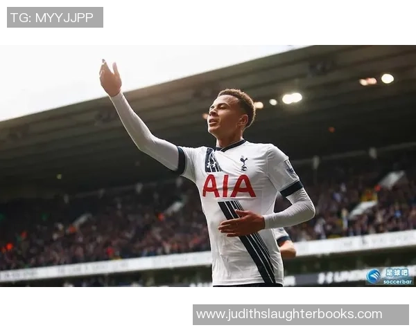 泰国足球明星海报展现激情与梦想的完美结合